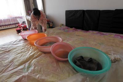 三门楼上漏水，住户失联，小区没物管，业主维权难！律师来支招……